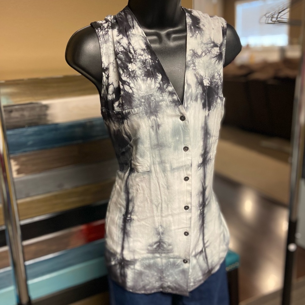 Rock & Republic tie dye button down sleeveless blouse
